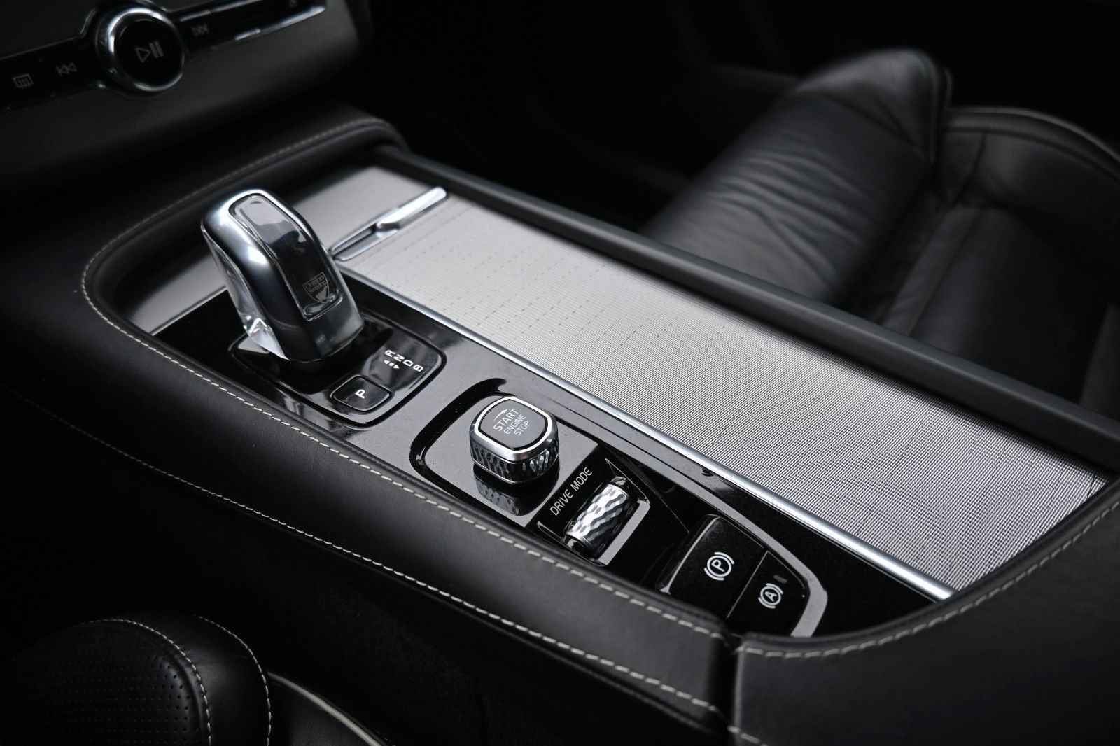 Fahrzeugabbildung Volvo XC90 T8 R Design*LED*LUFT*360°ACC*STHZ*HuD*7Si*