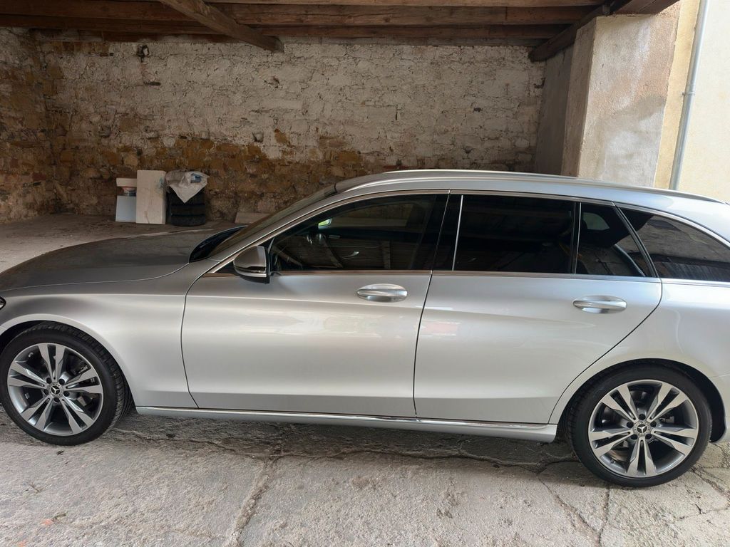 Image of Mercedes-Benz E 220