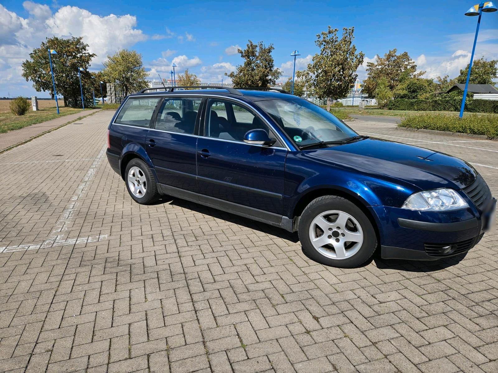 Volkswagen Passat 2005 — rear view