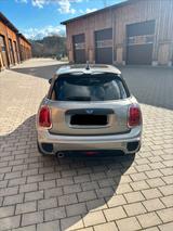 MINI One 5-Türer - silberne MINI ONE