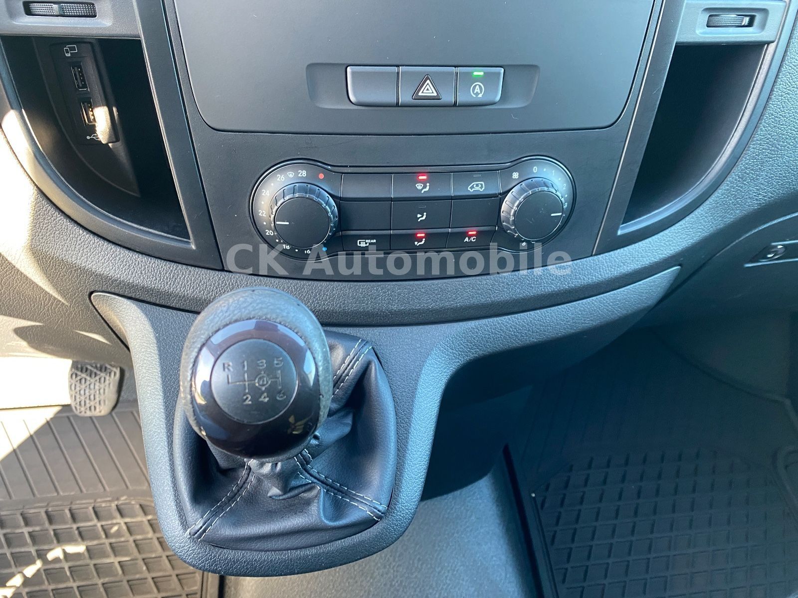 Fahrzeugabbildung Mercedes-Benz Vito Mixto 110CDI Kompakt/5 Sitze/Navi/Klima/AHK