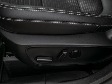 Ford Kuga 2.5 Plug-In Hybrid Titanium X Stauassistent