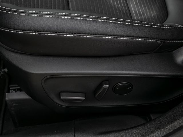 Ford Kuga 2.5 Plug-In Hybrid Titanium X Stauassistent