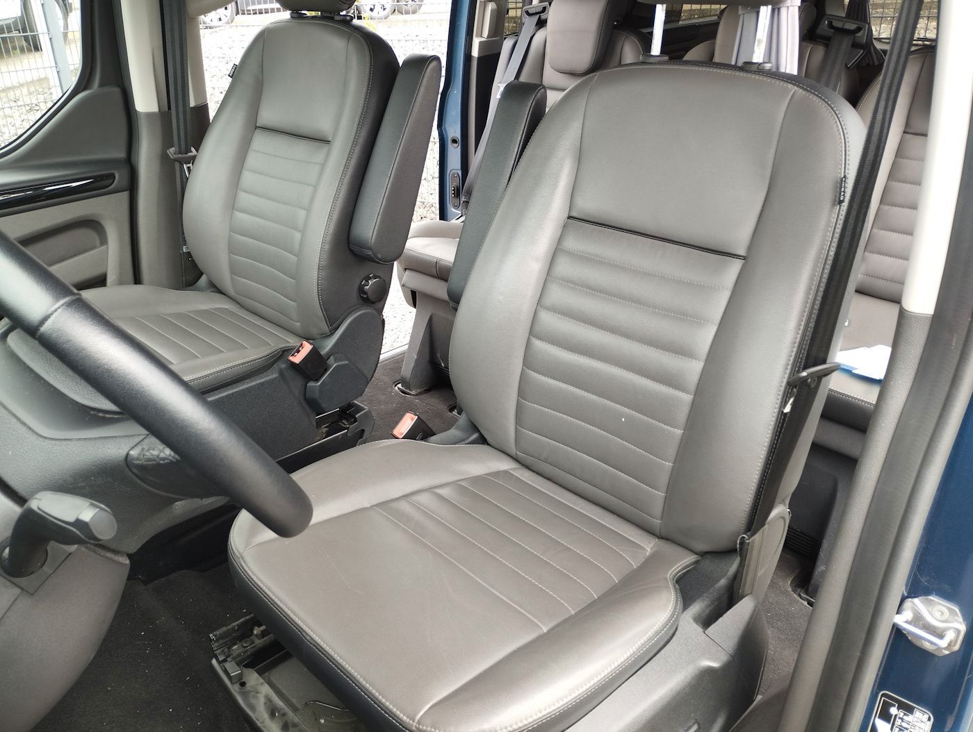 Fahrzeugabbildung Ford Tourneo Custom 2.0 Titanium L2 Standhz AHK 8Sitz