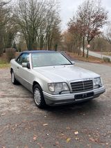 Mercedes-Benz E 220 Cabrio Oldtimer Saison - Mercedes-Benz E 220 aus 1994