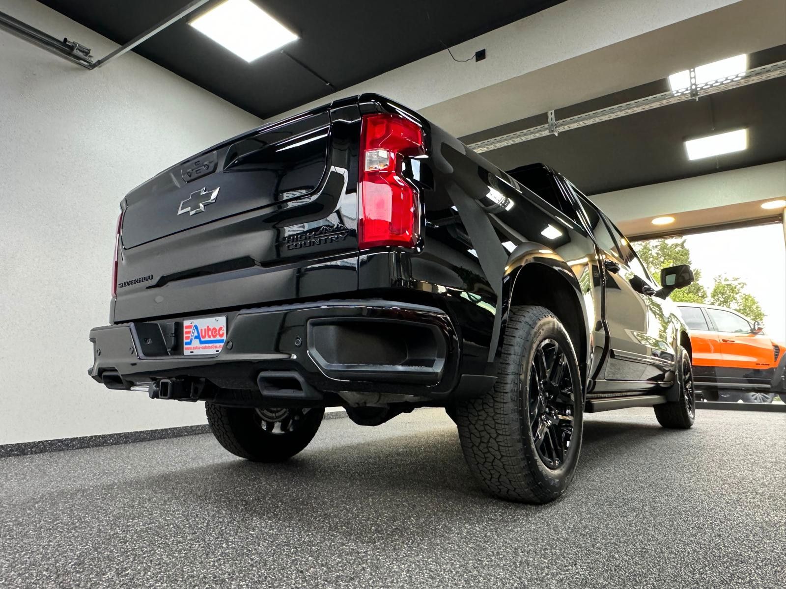 Fahrzeugabbildung Chevrolet 2026 SILVERADO MIDNIGHT DURAMAX DIESEL 4x4 HC