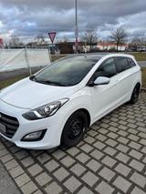 Hyundai i30 blue 1.6 CRDi DCT PASSION PASSION - Hyundai i30 Passion mit Diesel-Antrieb