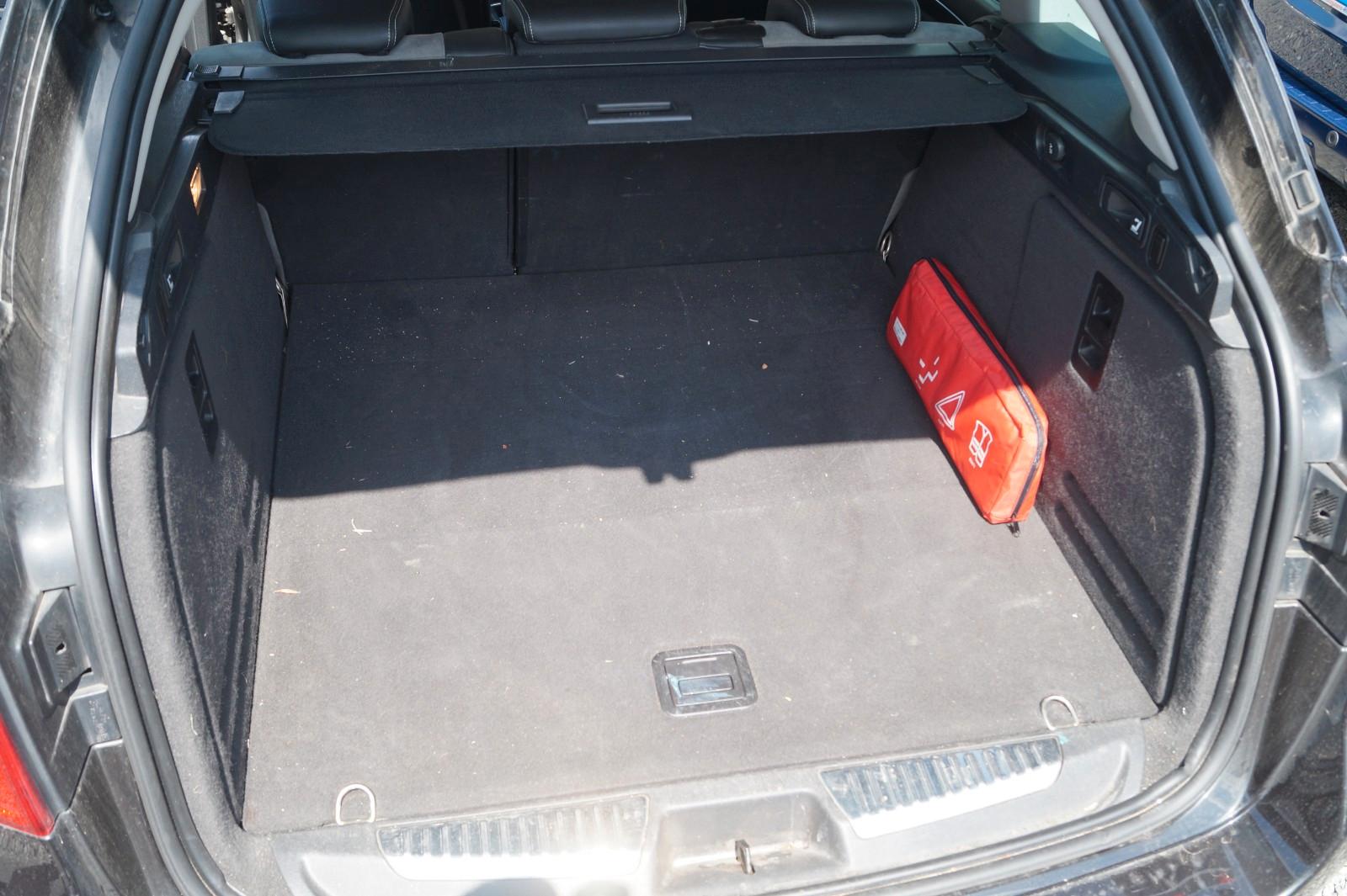 Renault Laguna 2010 — photo 23