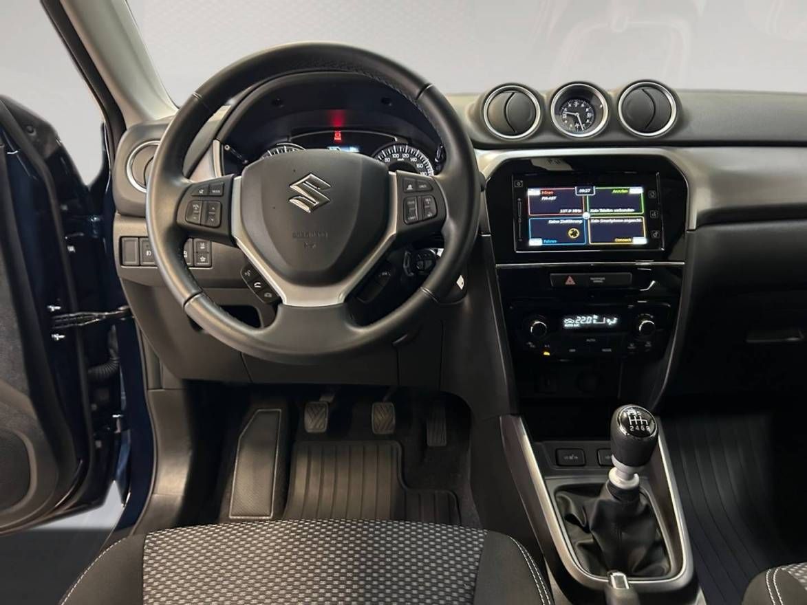 Fahrzeugabbildung Suzuki Vitara 1.4 Boosterjet Hybrid Comfort 'SHINKAI'