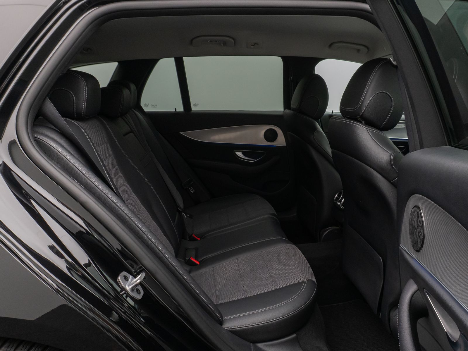 Fahrzeugabbildung Mercedes-Benz E 220d T-Modell Avantgarde Kamera AHK Tempomat