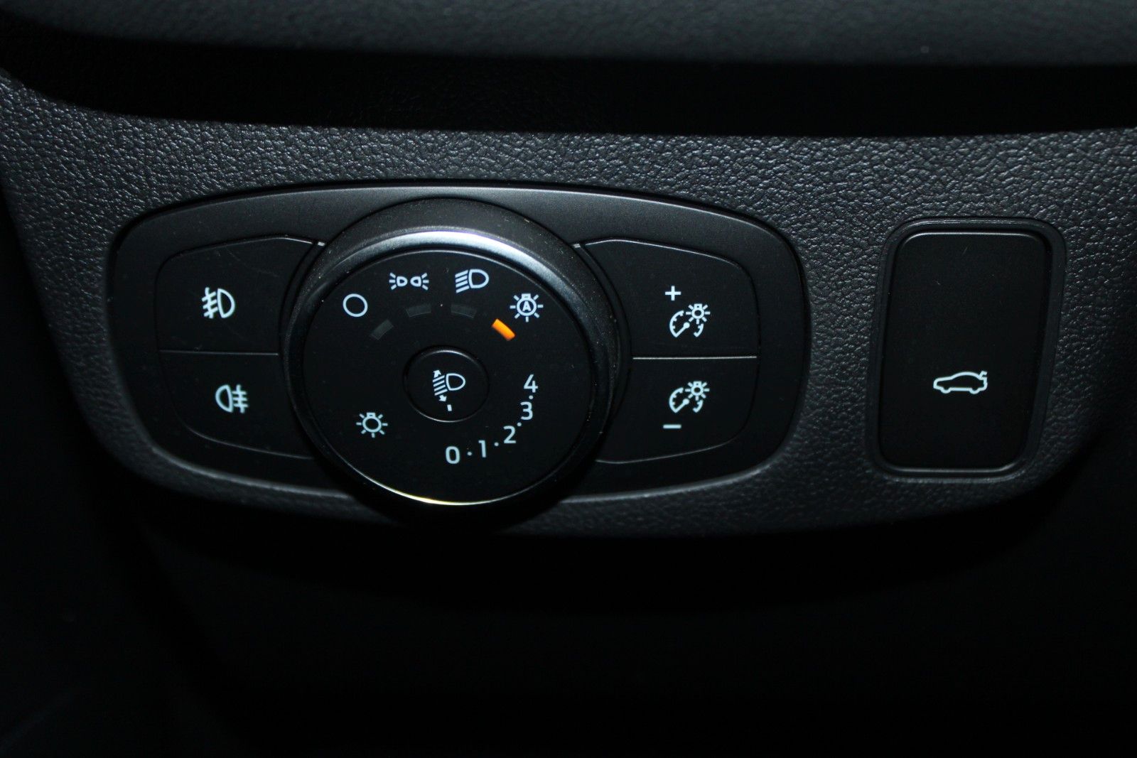 Fahrzeugabbildung Ford Focus ST-Line X Aut. LED ACC HUD WinterP el.Heck