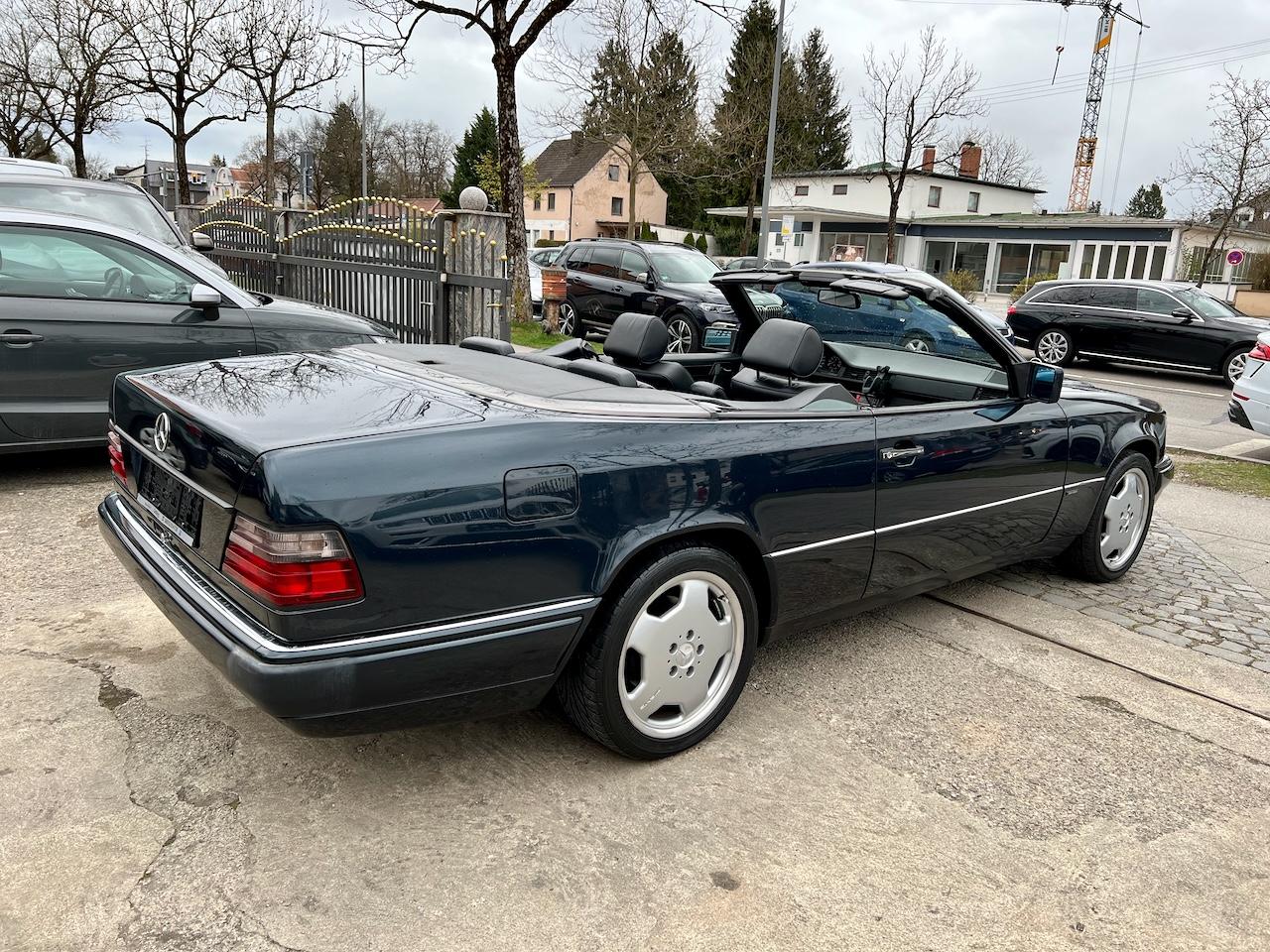 Mercedes-Benz E 220 Cabrio Final Edition *AMG-Alufelgen*Top-Zu