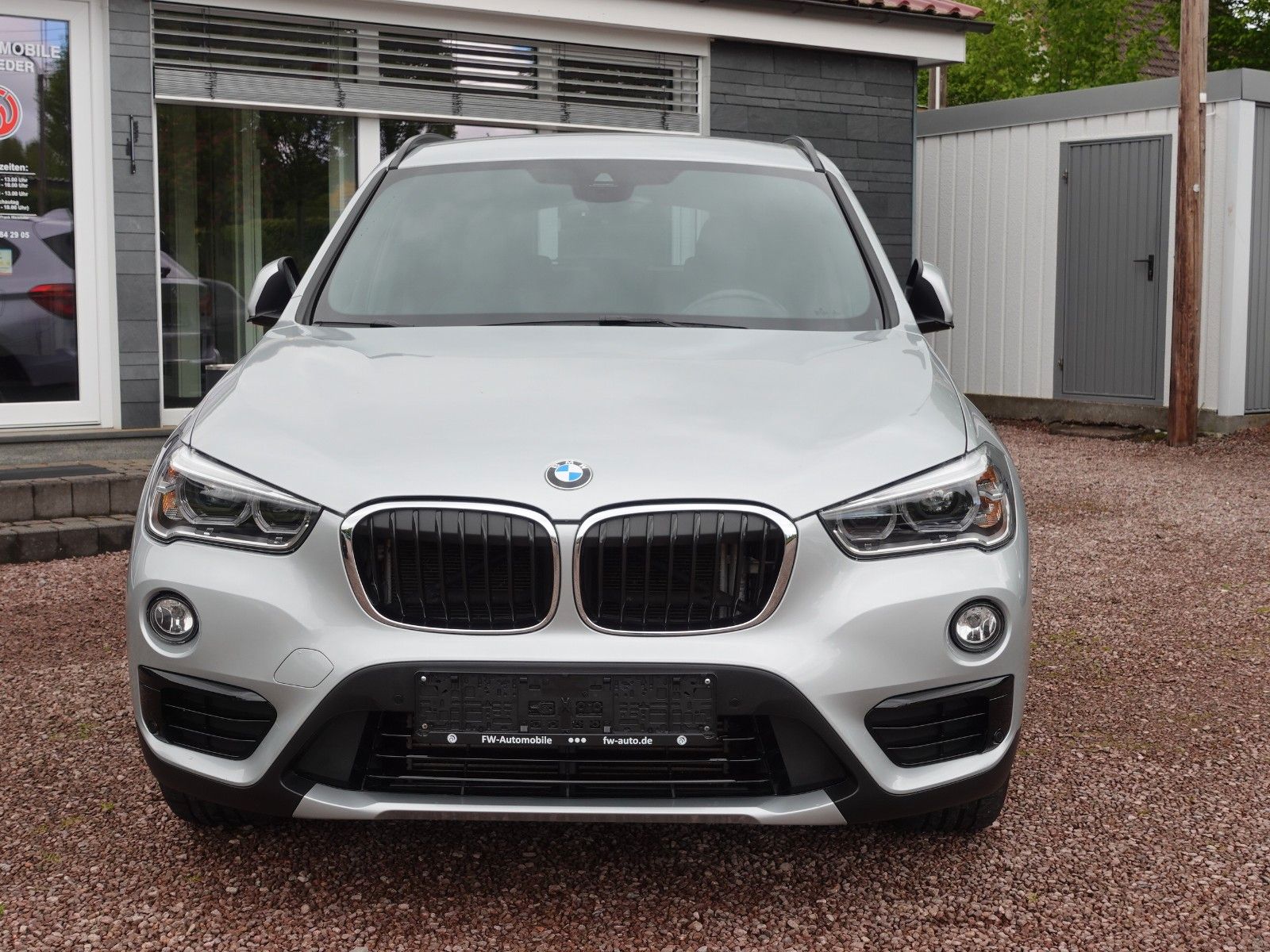 Fahrzeugabbildung BMW X1 xDrive20i A Sport Line