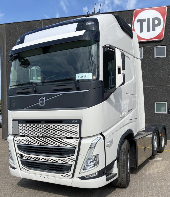 Volvo Vehicle Tractor 6x2/2 Standard