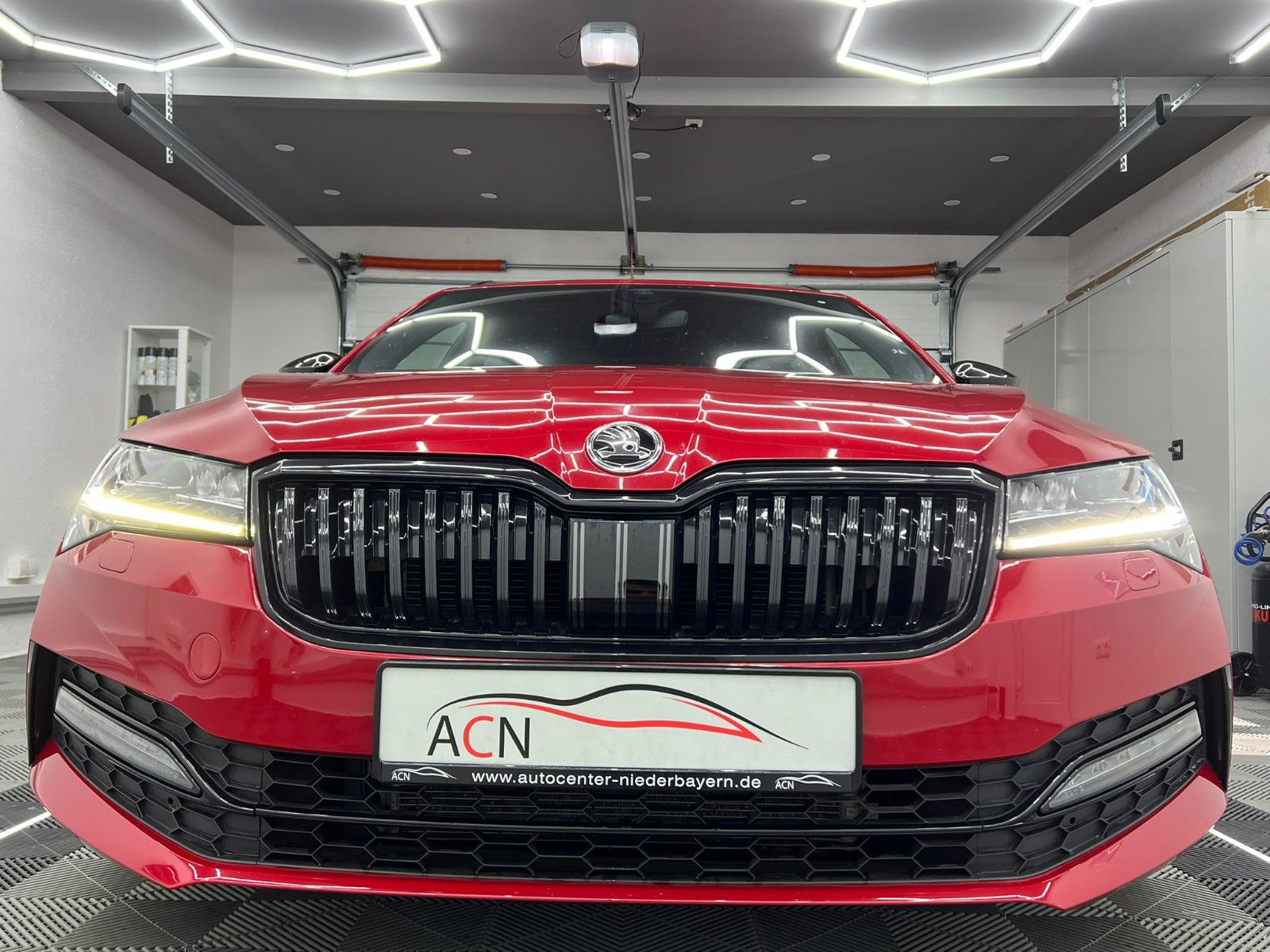 Fahrzeugabbildung SKODA Superb Combi SPORTLINE/LED/STHZ/AHK/ACC/VRTL