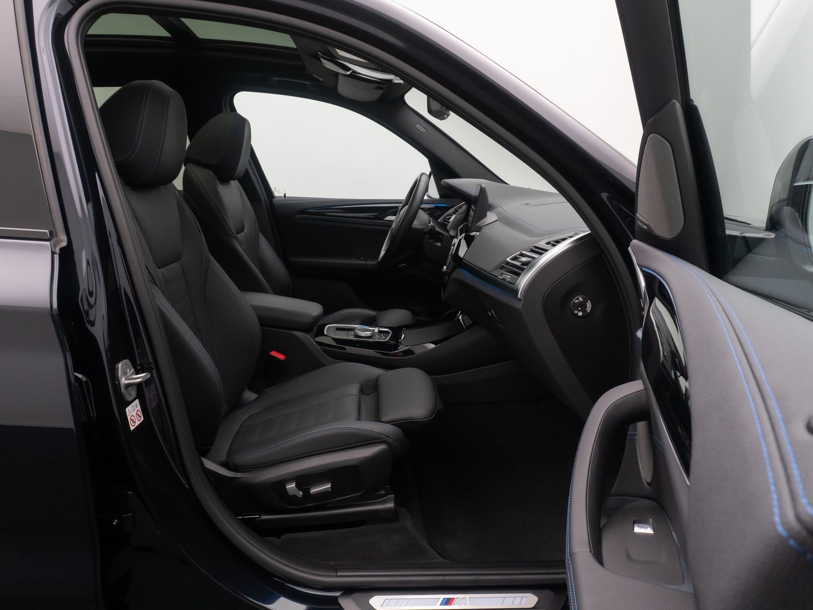 Fahrzeugabbildung BMW iX3 IMPRESSIVE H/K 360&deg;Panorma HUD DAB Sport 20"
