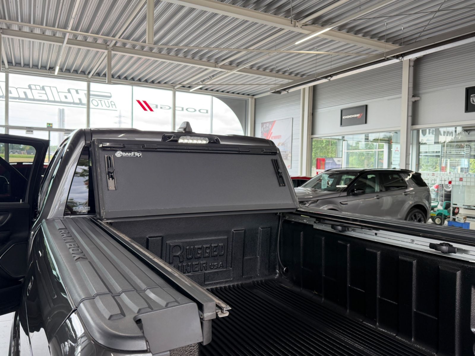 Fahrzeugabbildung Dodge RAM 1500 5,7 Laramie NIGHT LPG Luft RamBox