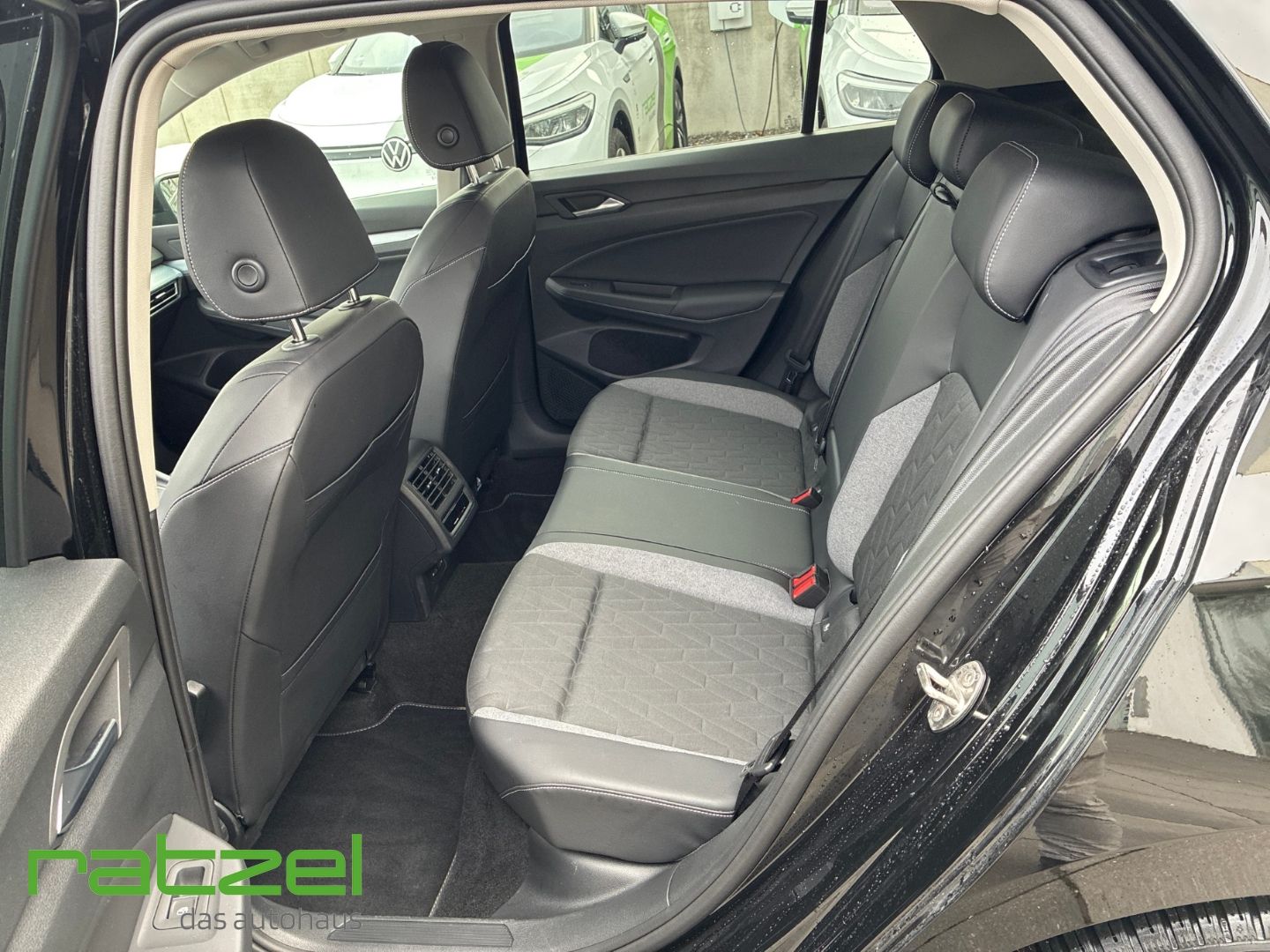 Fahrzeugabbildung Volkswagen Golf VIII Goal Life 1.5 l eTSI DSG AHK-el. klapp