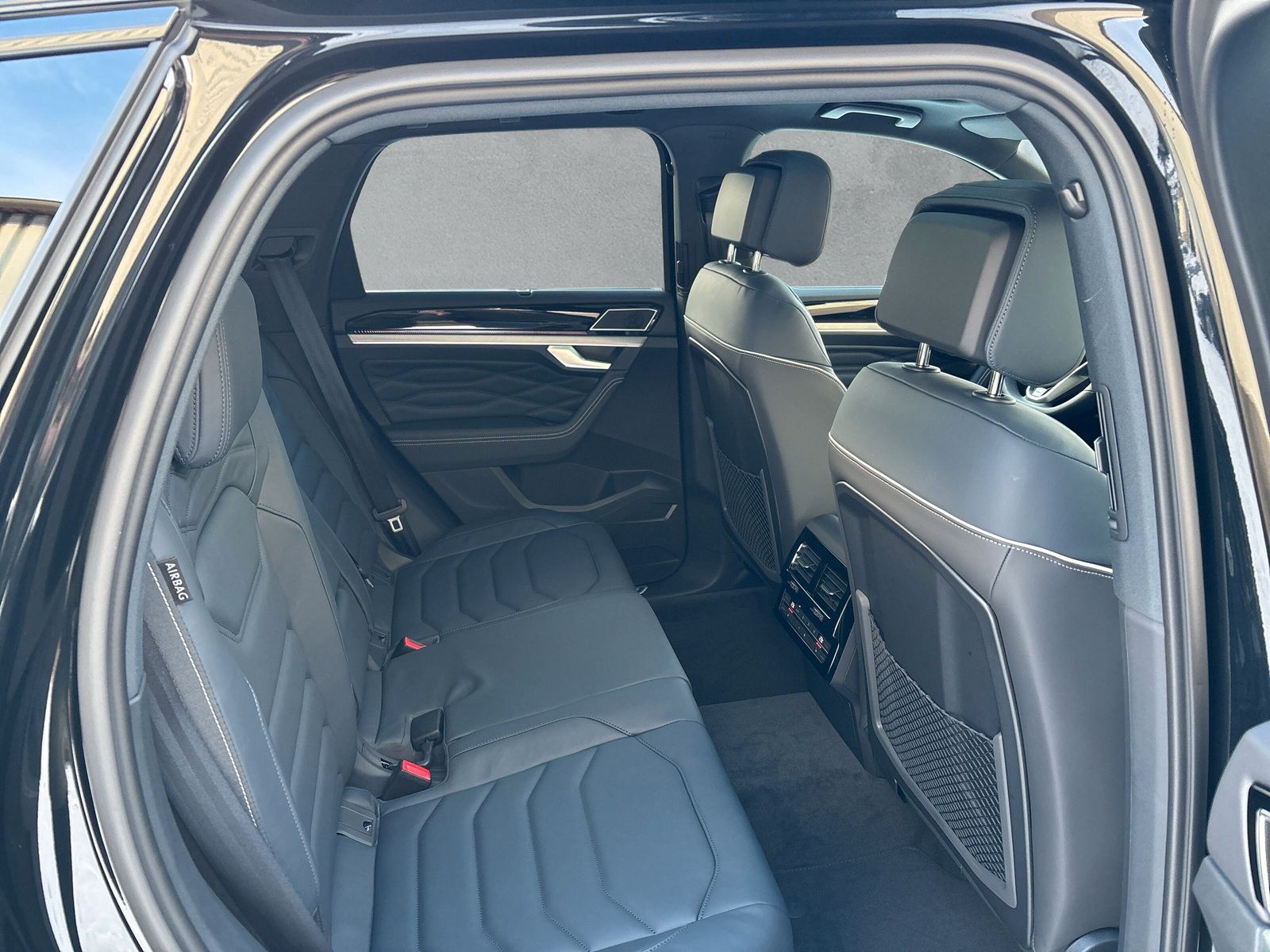 Fahrzeugabbildung Volkswagen Touareg R-Line 4Mot. FinalEditon Pano HuD AHK