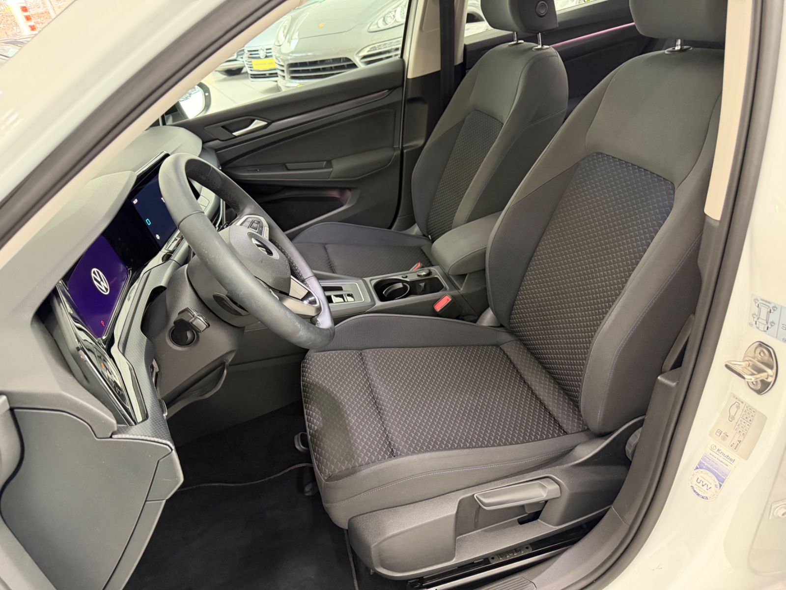 Fahrzeugabbildung Volkswagen Golf VIII Lim. United eTSI