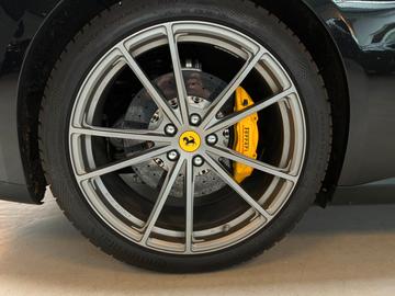 2019 Ferrari GTC4LUSSO — миниатюра 23