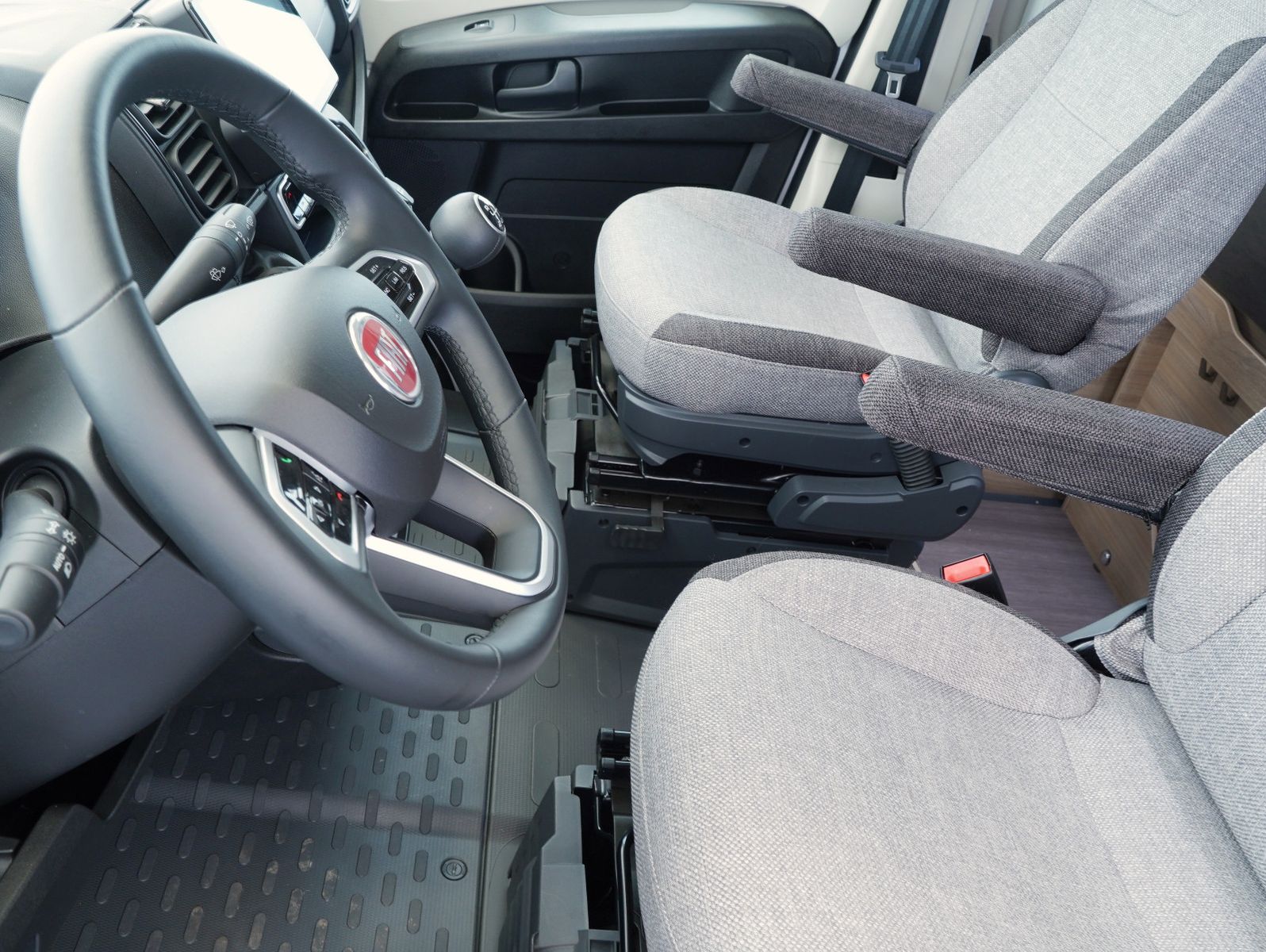 Fahrzeugabbildung Knaus BOXLIFE PRO / 540 ROAD Aufstelldach/Markise