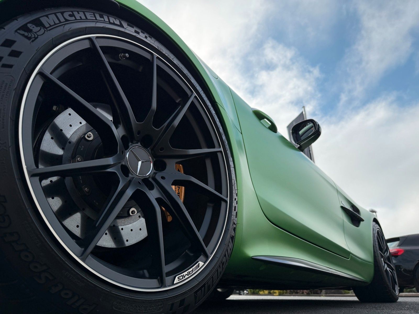 Fahrzeugabbildung Mercedes-Benz AMG GT R Keramik+Carbon+Distr+Night+RFK