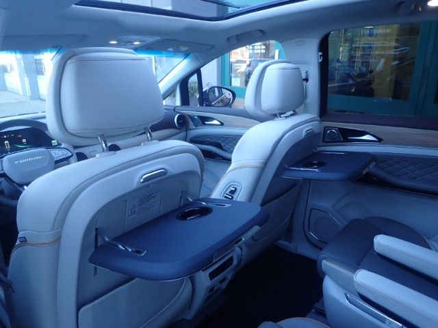 Fahrzeugabbildung DFSK Forthing 4 U-Tour Noble 1,5T 7Sitzer Shz Pano LE