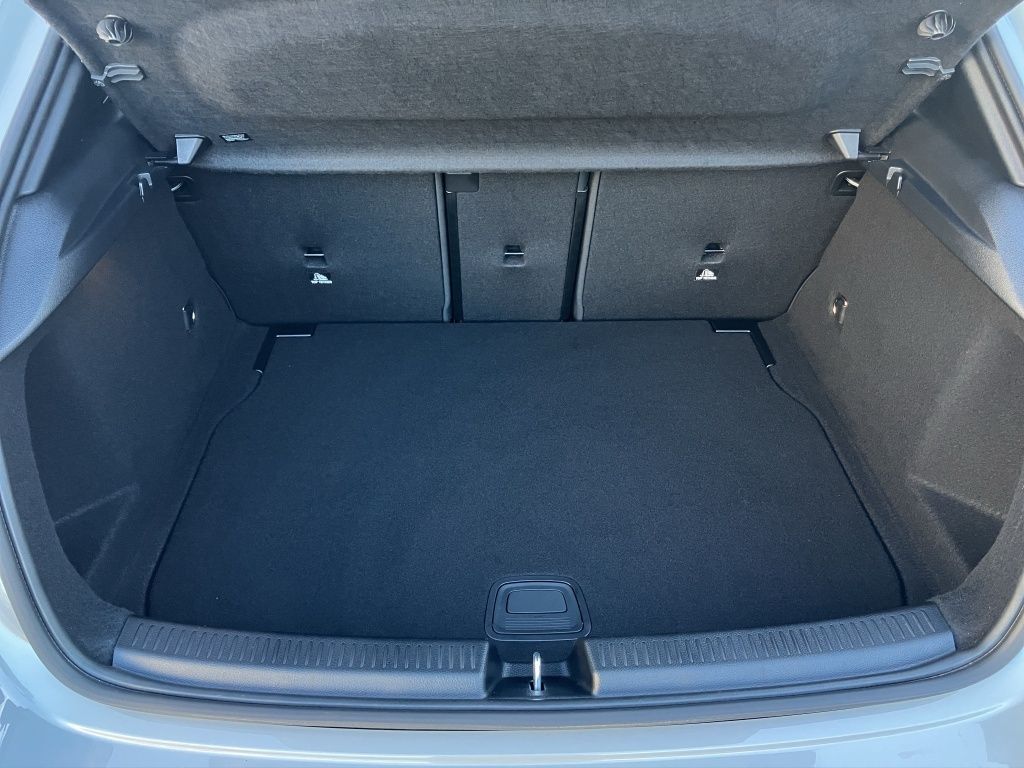Fahrzeugabbildung Mercedes-Benz A 200 AMG*NIGHT*DISTR*19ZOLL*KAM*MULTIB*NAVI