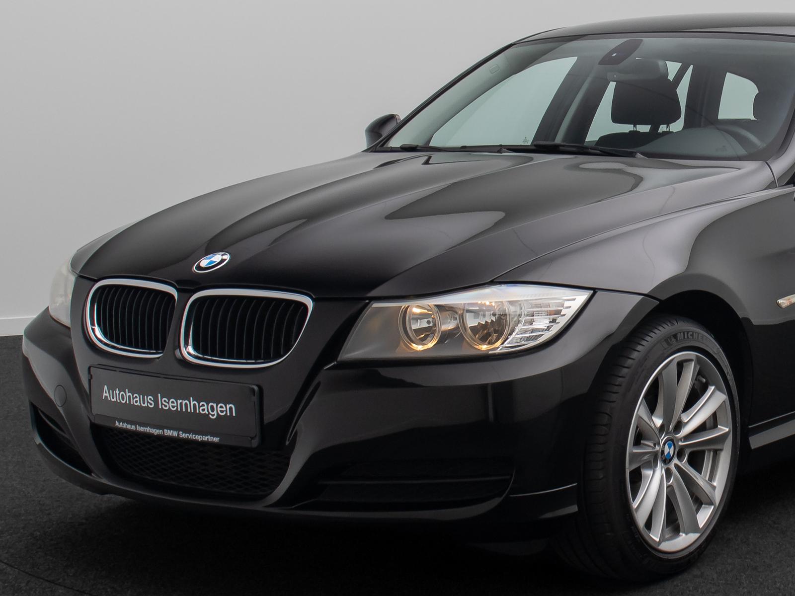 BMW 318 2012 — photo 16