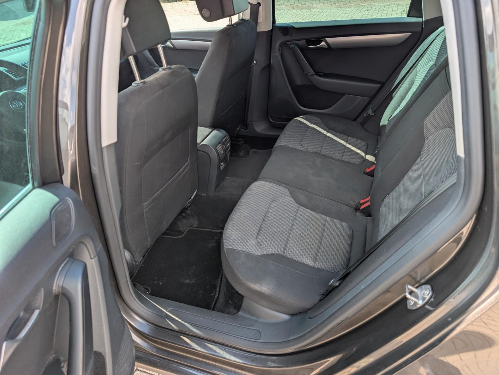Volkswagen Passat 2015 — photo 21