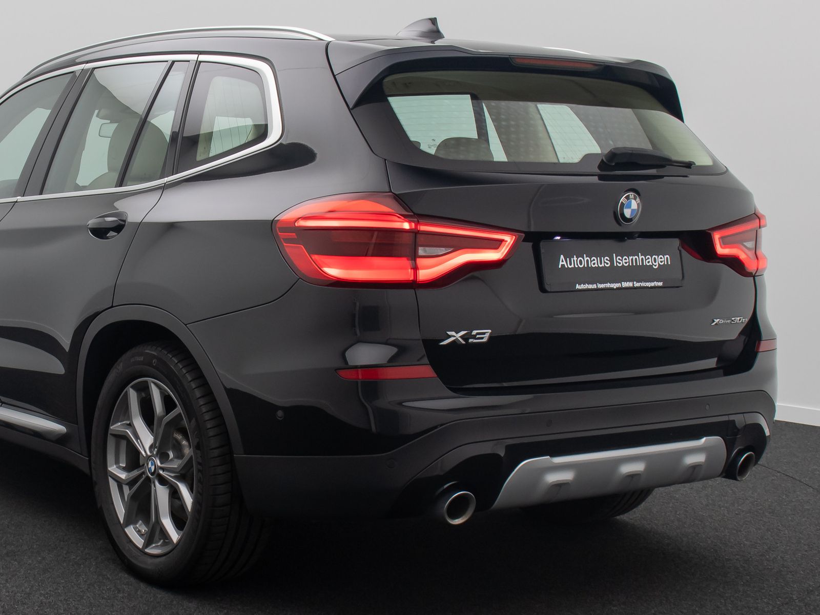 Fahrzeugabbildung BMW X3 xD30e xLine 360°HUD DAB HIFi Panorama Komfort