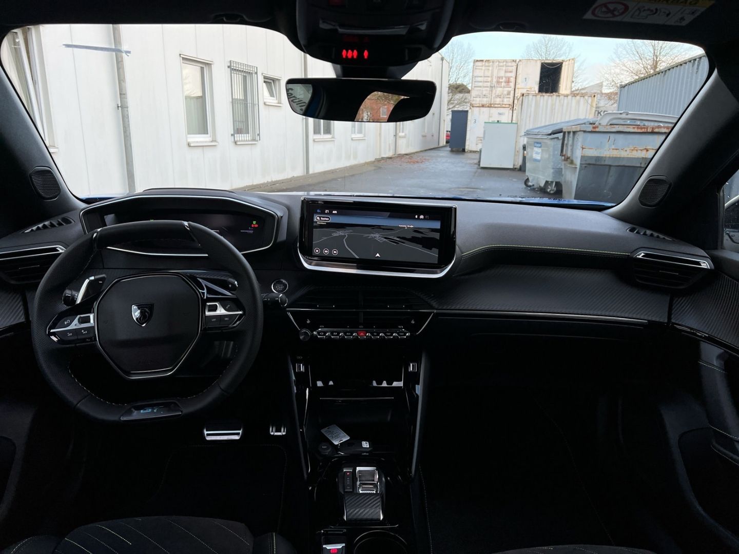 Fahrzeugabbildung Peugeot 2008 GT HYBRID 145 e-DSC6 Panorama Navi