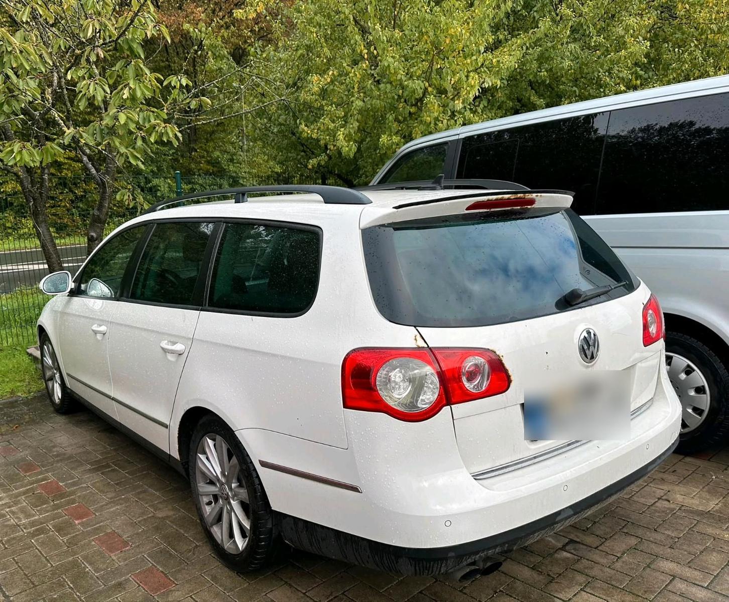 Volkswagen Passat 2009 — interior