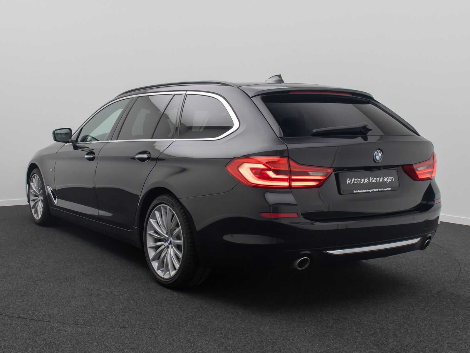 Fahrzeugabbildung BMW 520d Luxury Line Panorama HUD DAB DispKey 19Zoll
