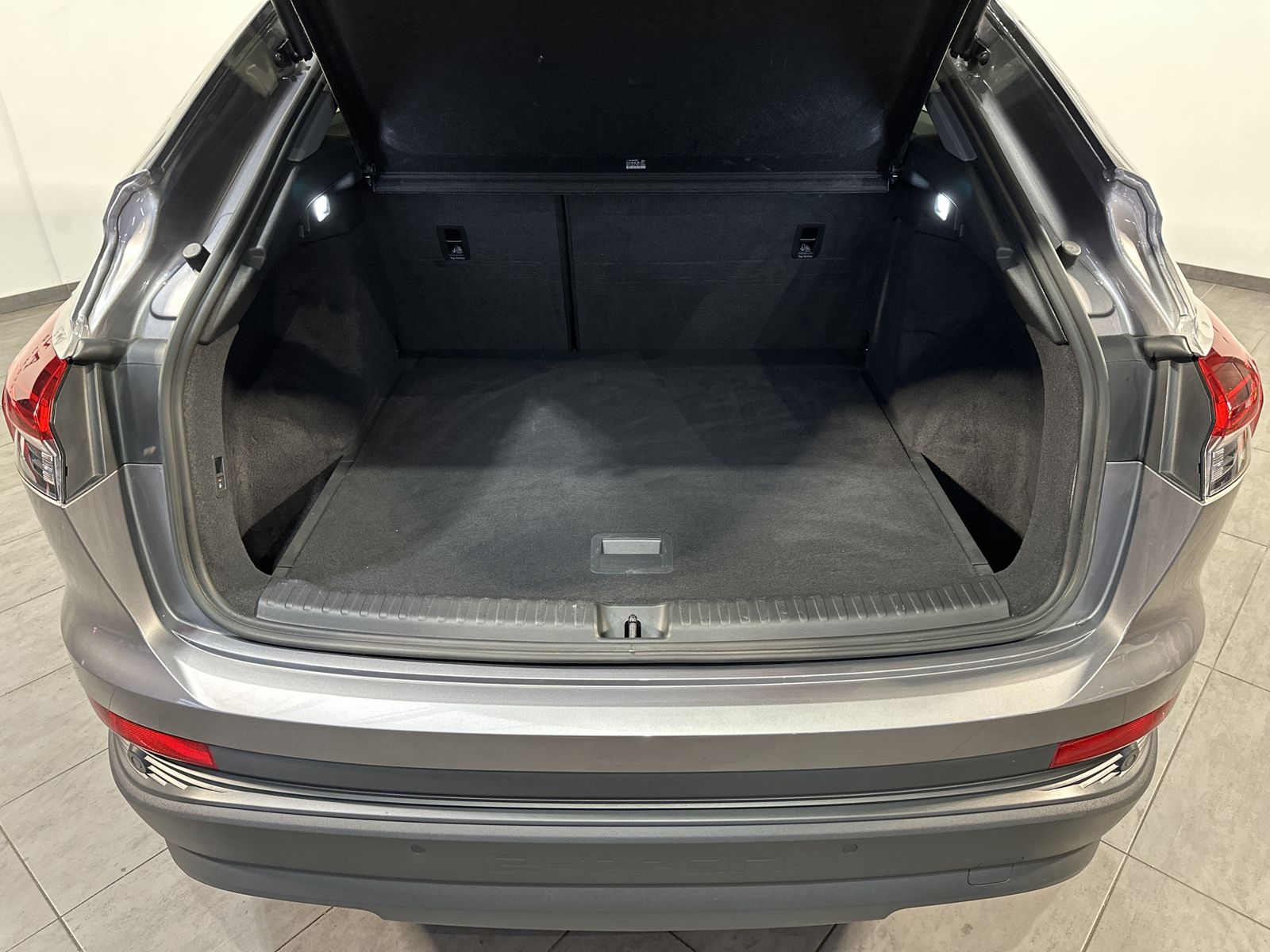 Fahrzeugabbildung Audi Q4 e-tron SpB 40 Sport NAV+MATRIX+AHK+ACC+20ZOLL