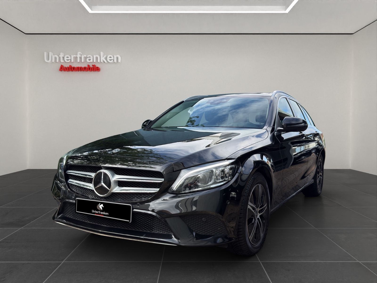 MERCEDES-BENZ C 300 T-AVANTGARDE-AIRMATIC-DISTRONIC-AHK-PANO