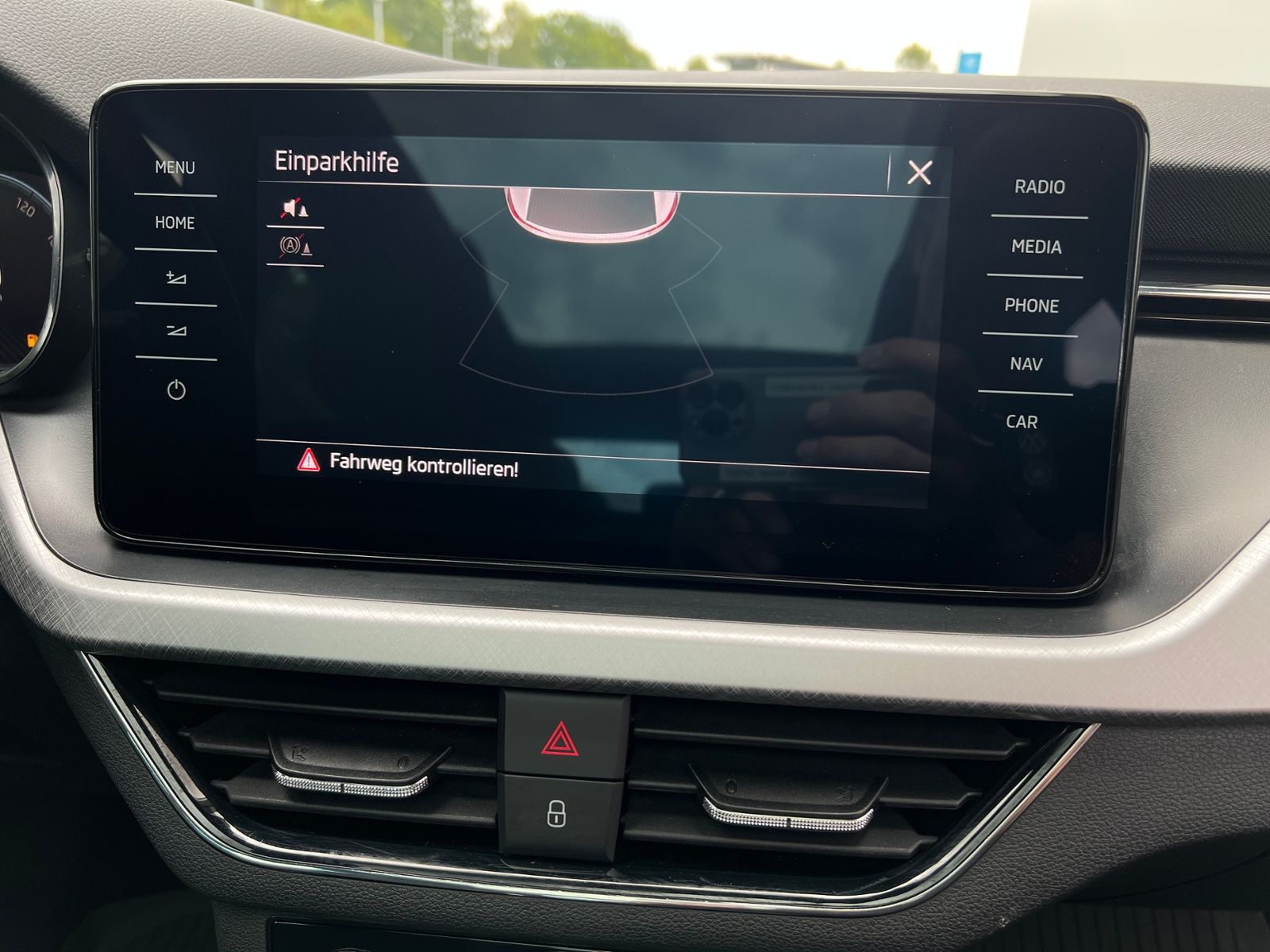 Fahrzeugabbildung SKODA Scala TOUR 1.0 TSI DSG *LED, Pano, Navi, 17"-LM*