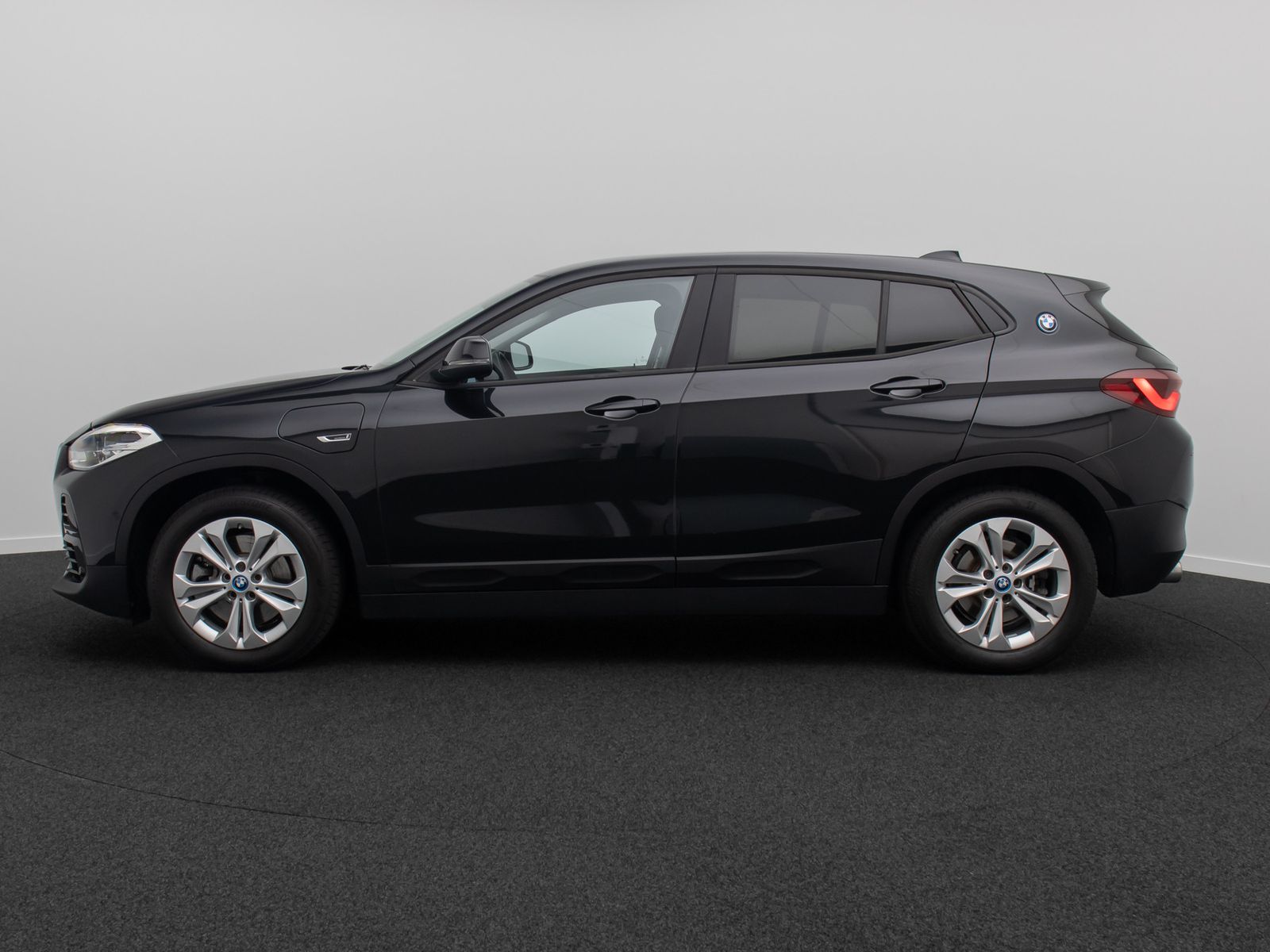 Fahrzeugabbildung BMW X2 xD25e Kamera DAB LED Parkassistent Navi Sport