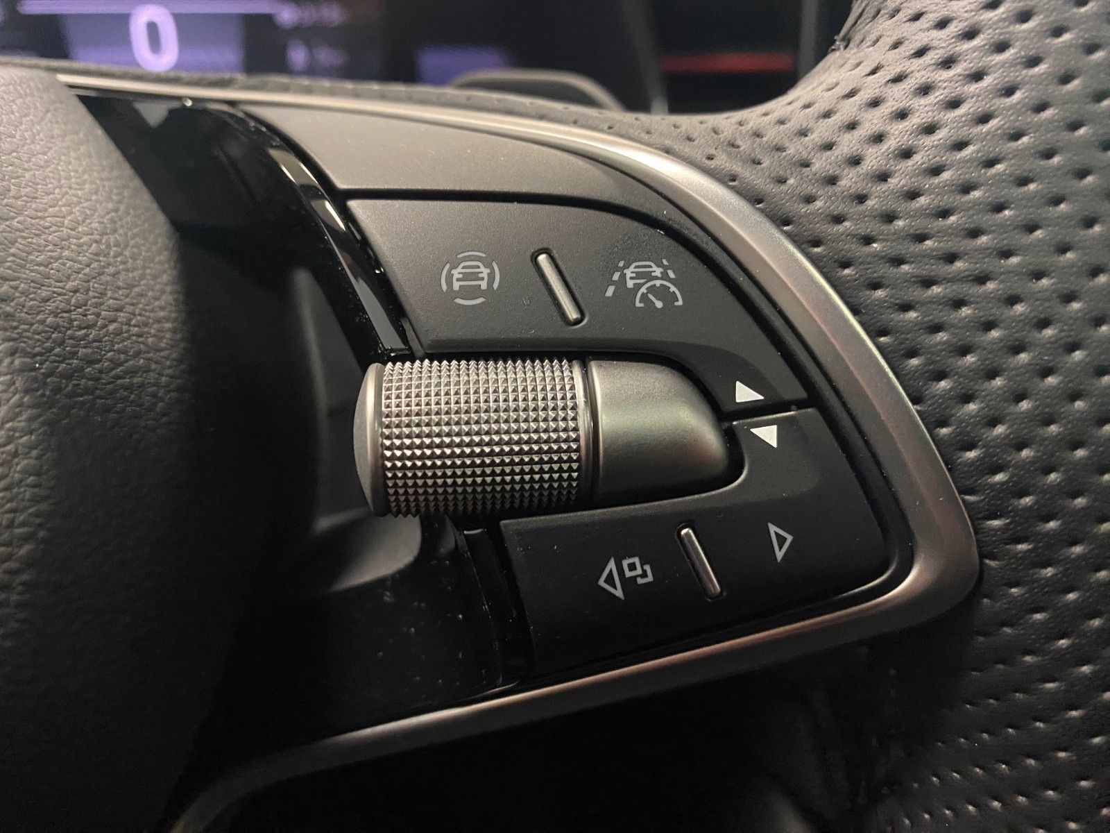 Fahrzeugabbildung SKODA Kamiq 1.5 TSI DSG Monte Carlo+ACC+MATRIX+KAMERA+