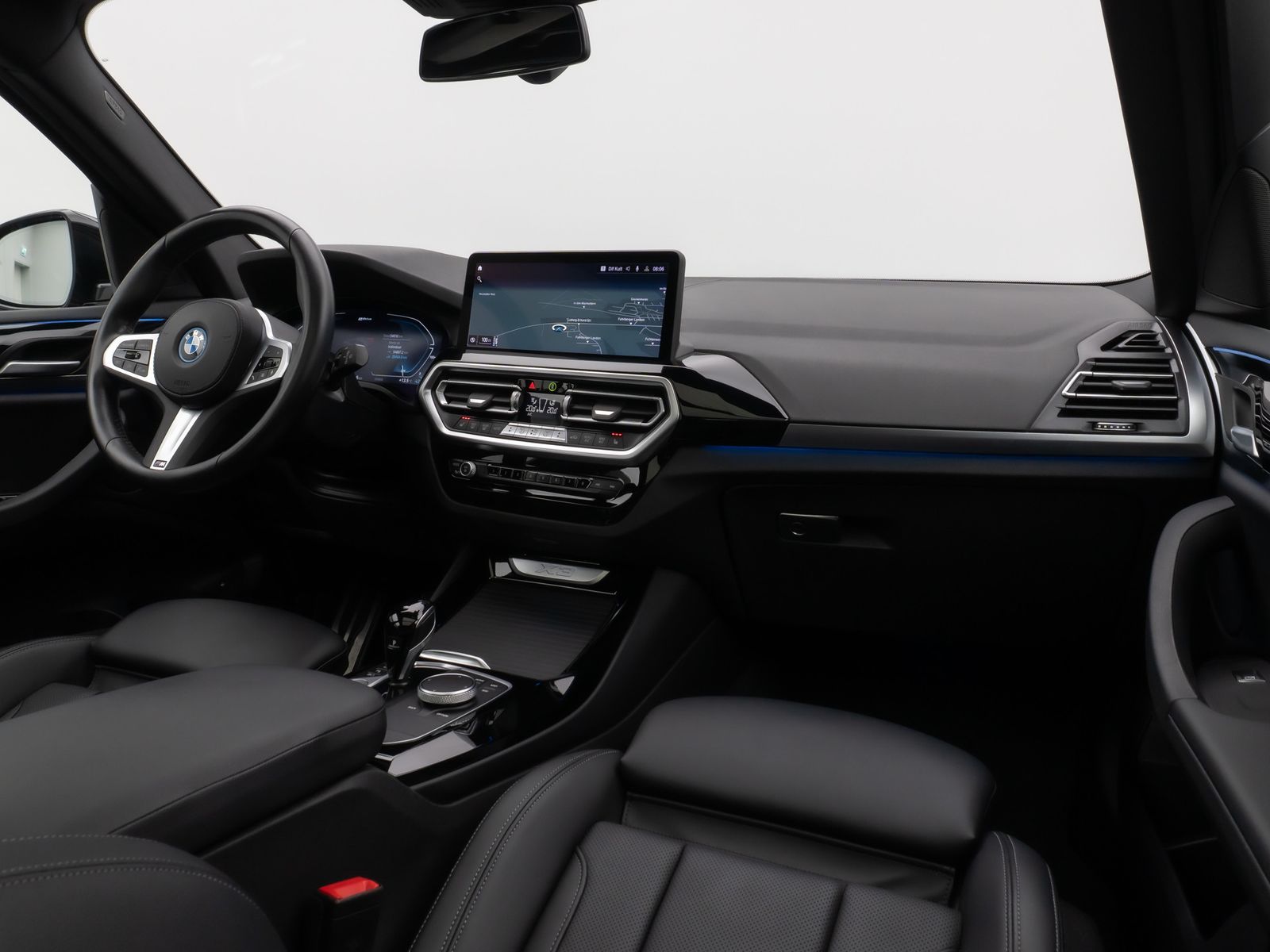 Fahrzeugabbildung BMW X3 xD30e M Sport Panorama 360° HUD DAB HiFi AHK
