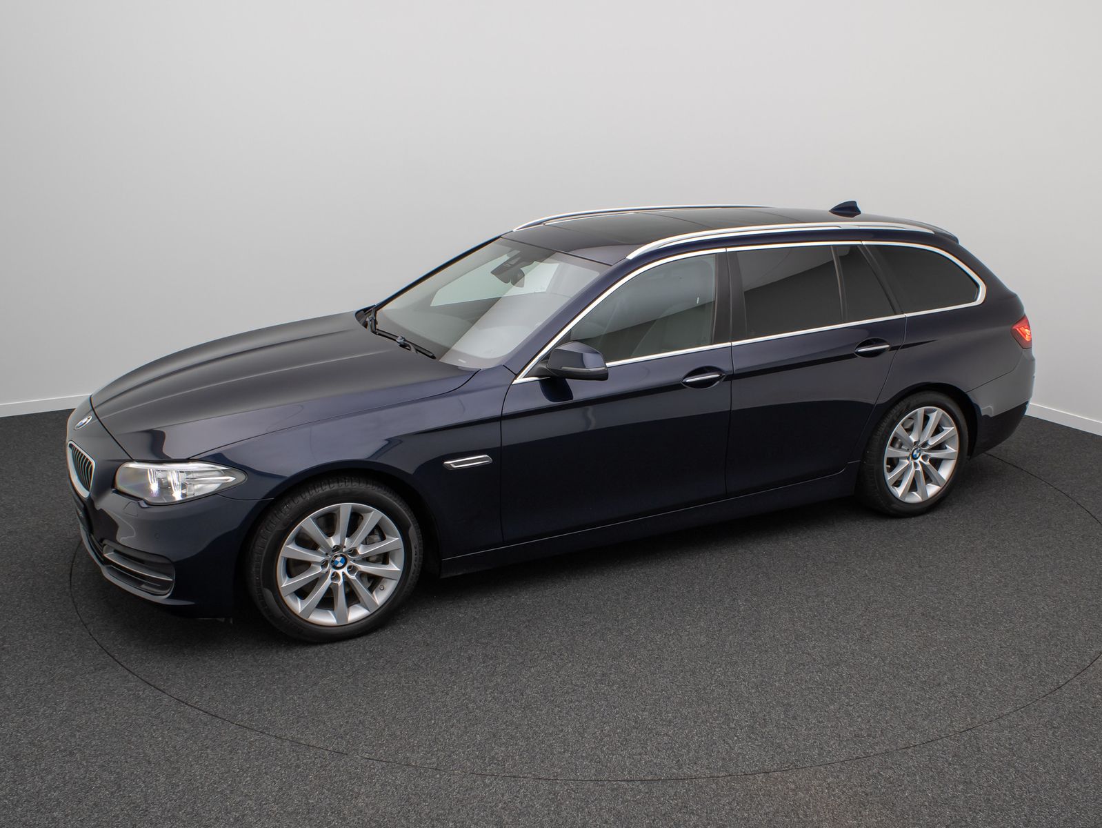 Fahrzeugabbildung BMW 525d Aut Kamera NaviBusiness HiFi Leder Panoram