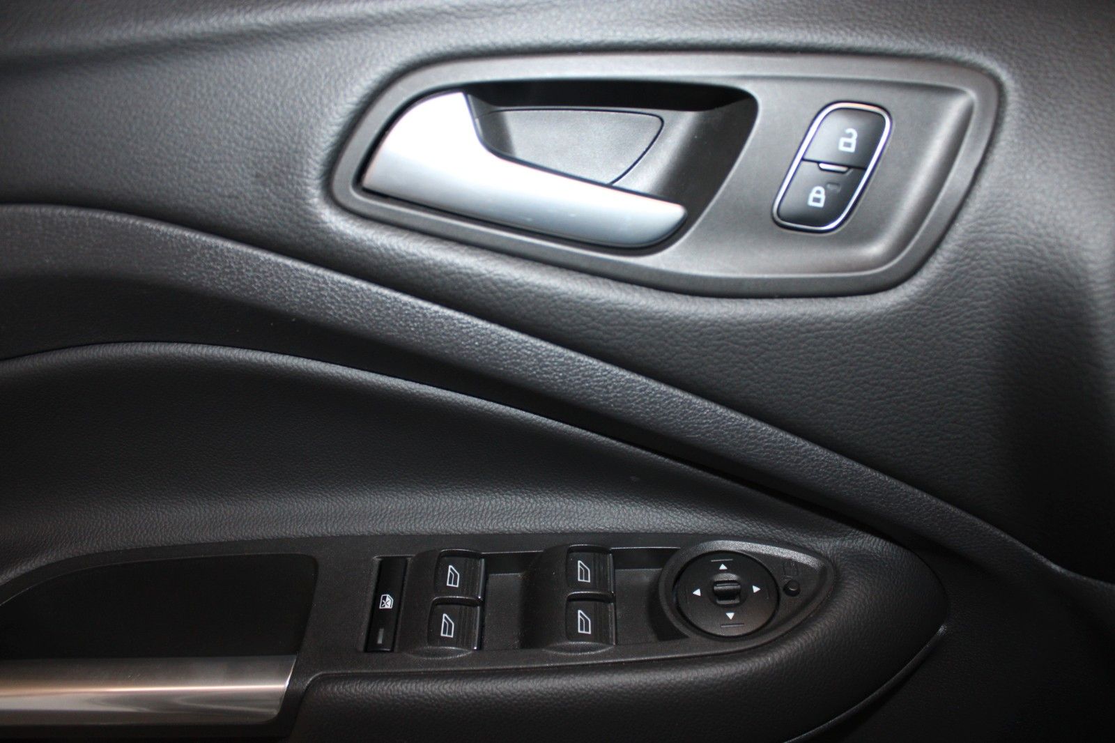 Fahrzeugabbildung Ford Kuga TREND KLIMA AHK WinterPaket Allwetter