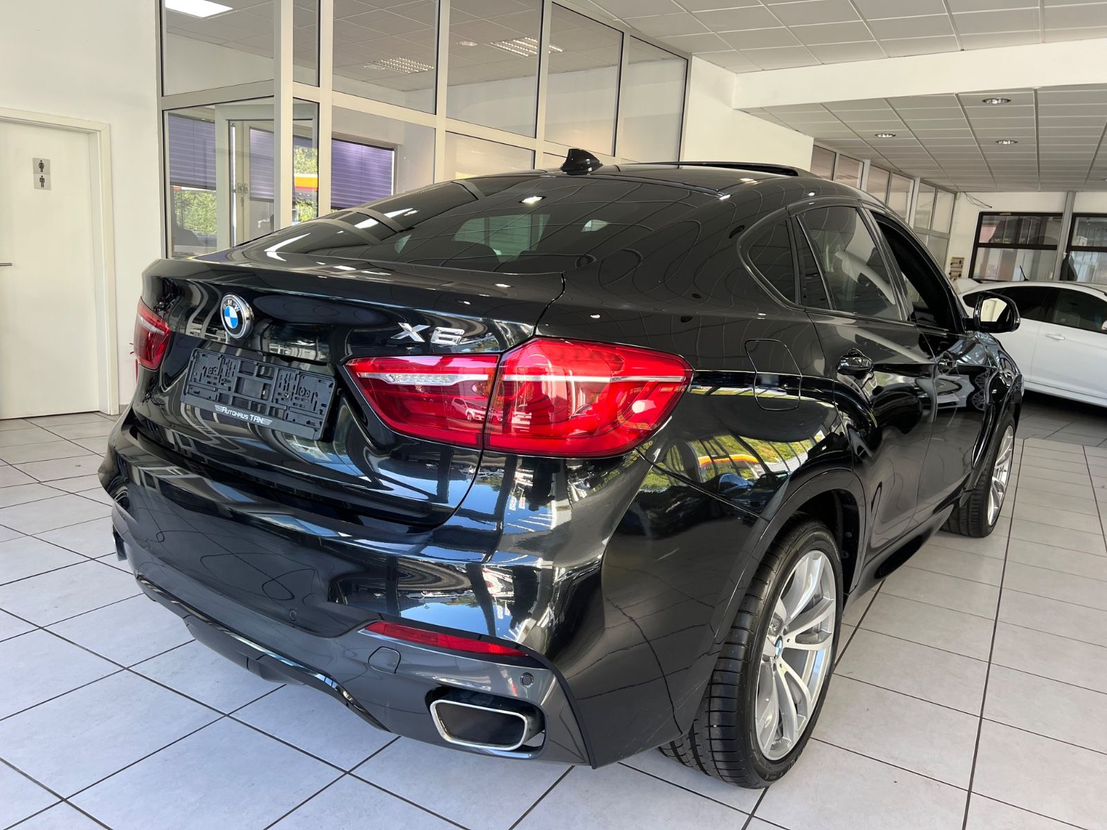 Fahrzeugabbildung BMW X6 xDrive 30 d M Sport Paket *4xSitzh*Head-Up*
