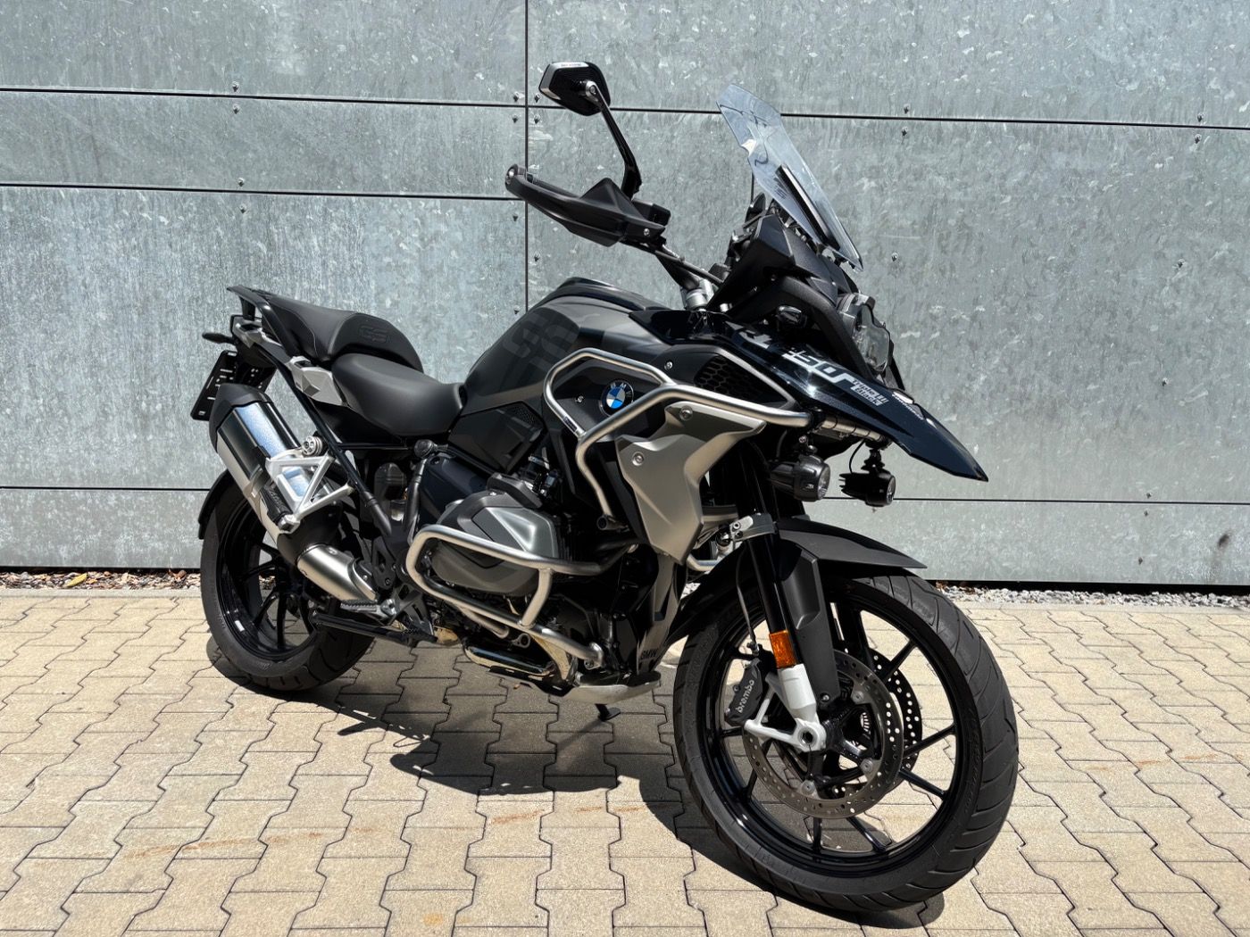 Fahrzeugabbildung BMW R 1250 GS Triple Black Öl inlcusive