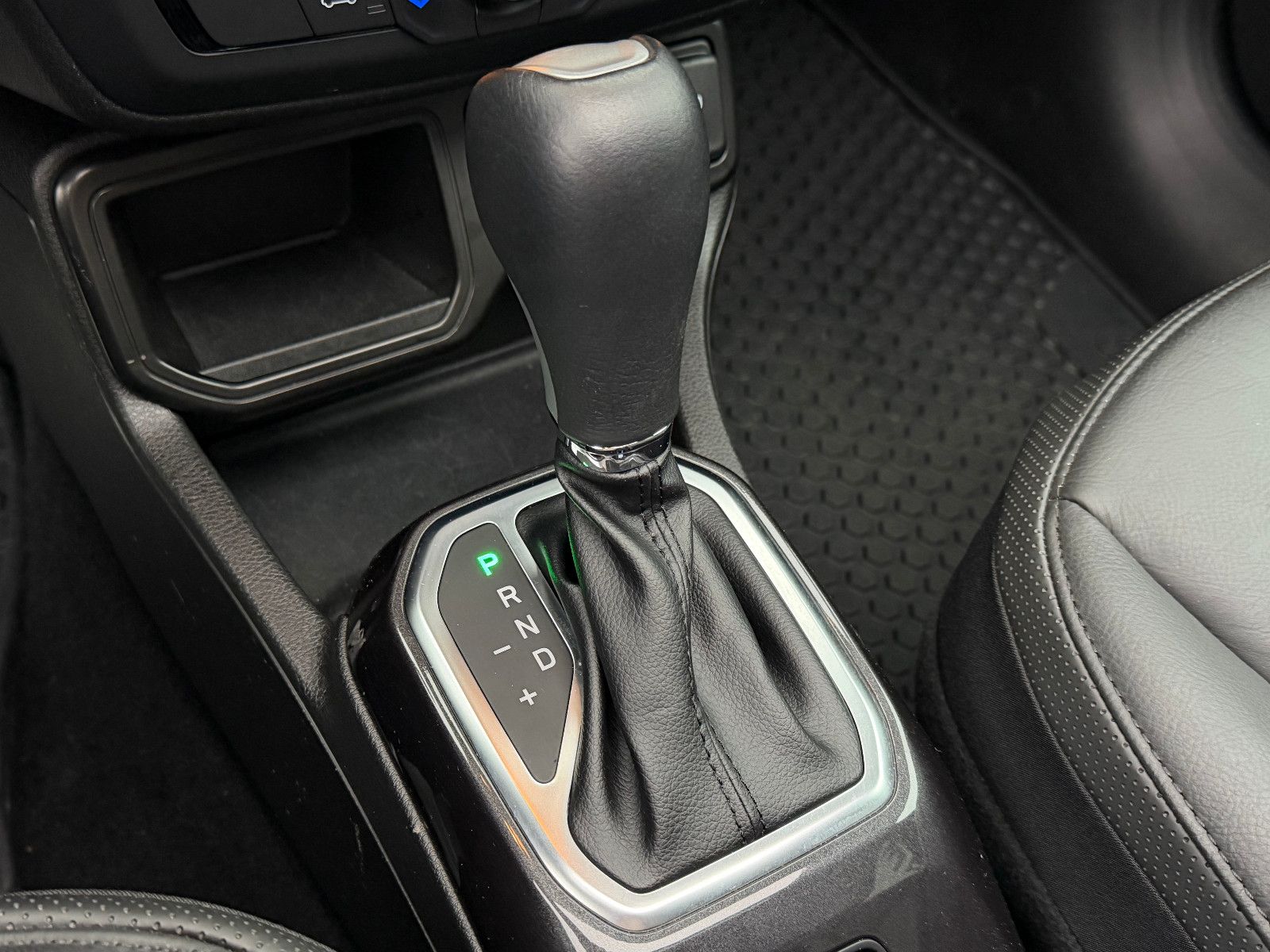 Fahrzeugabbildung Jeep Renegade Longitude Mild-Hybrid FWD/PANO/NAVI/KAM