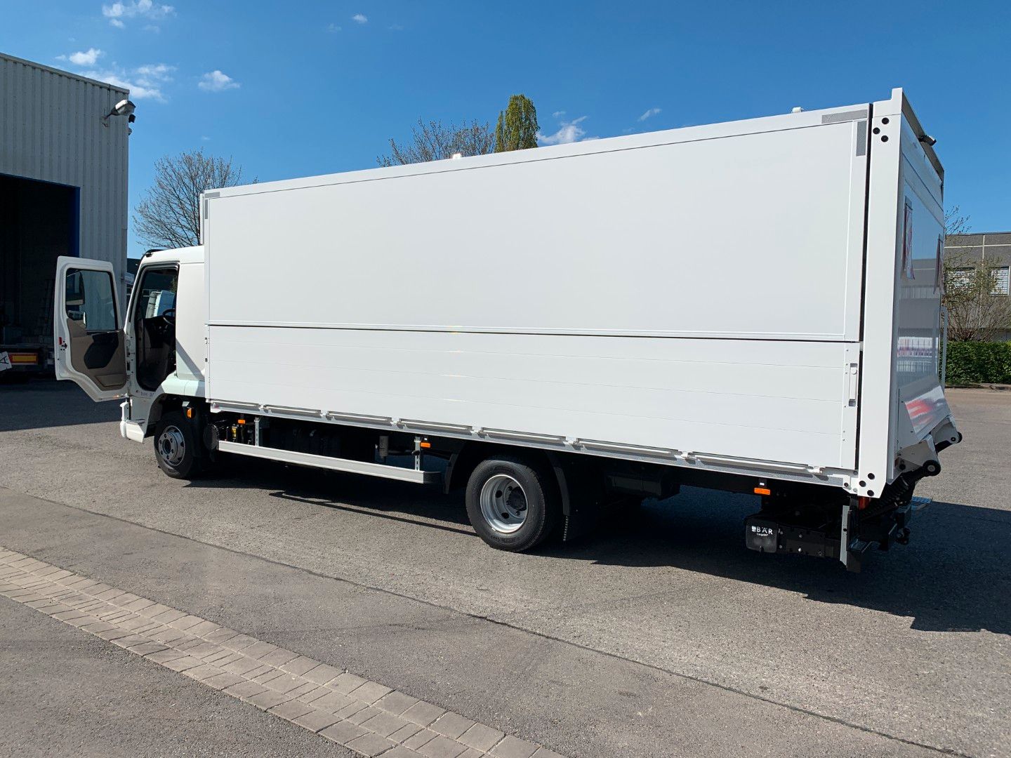 Fahrzeugabbildung DAF FA XB 260 12t Swing-Board-Aufbau