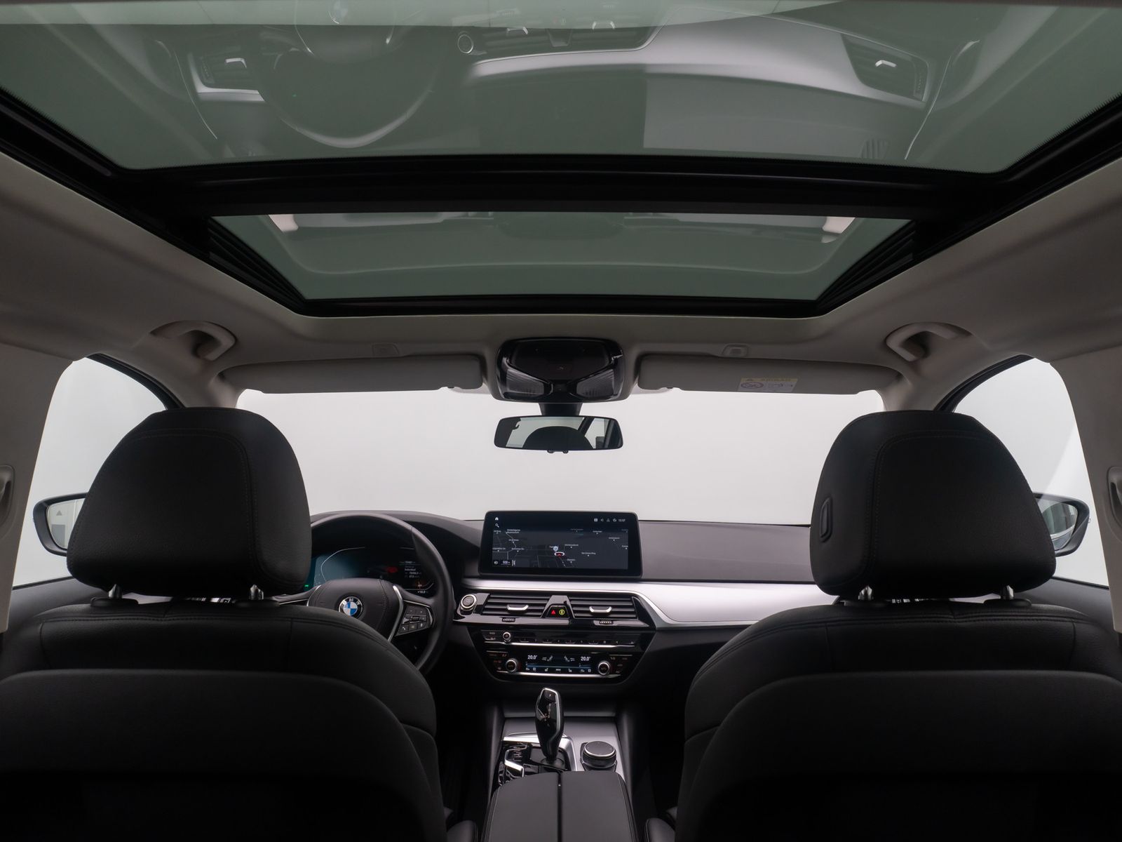 Fahrzeugabbildung BMW 520d Kamera HUD Alarm Panorama DAB Leder Sport