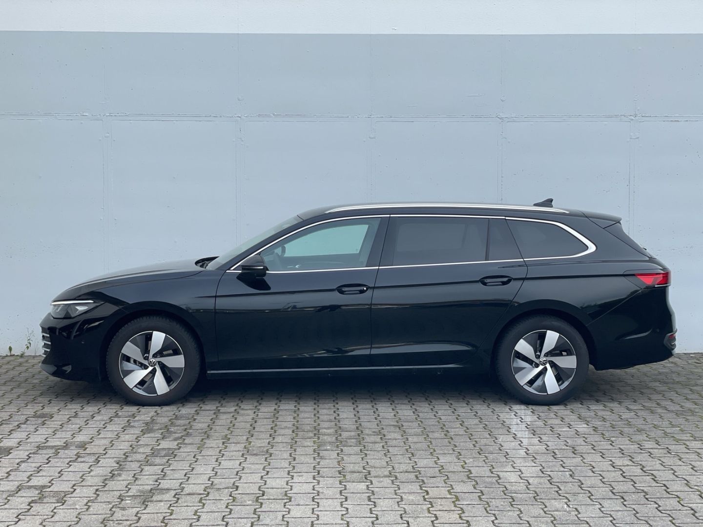 Passat Variant 1.5 eTSI Business AHK/360°Kamera