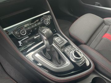 BMW 220i Active Tourer Sport Line*Automatik*PDC*BT*